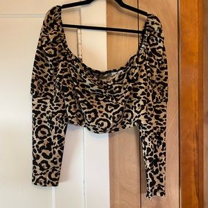 Cropped leopard top